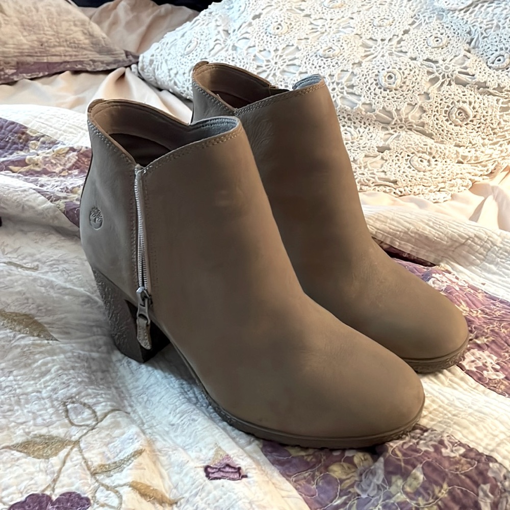 Cashmere timberland heeled booties